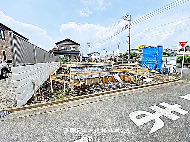 現在建築中の現場で工事進行中です。現地写真（2026年7月17日撮影）をご覧ください。