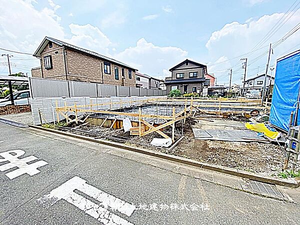 現在建築中の現場で工事進行中です。現地写真（2026年7月17日撮影）をご覧ください。