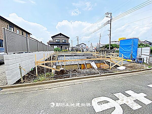 現在建築中の現場で工事進行中です。現地写真（2026年7月17日撮影）をご覧ください。