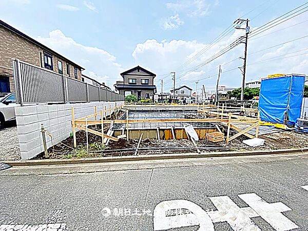 現在建築中の現場で工事進行中です。現地写真（2026年7月17日撮影）をご覧ください。