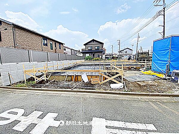 現在建築中の現場で工事進行中です。現地写真（2026年7月17日撮影）をご覧ください。