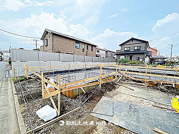 現在建築中の現場で工事進行中です。現地写真（2026年7月17日撮影）をご覧ください。