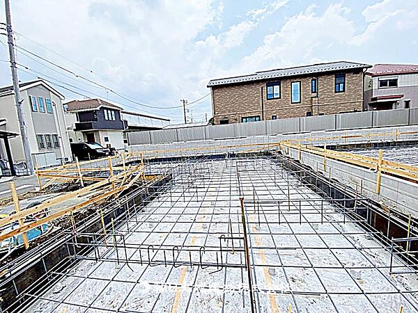 現在建築中の現場で工事進行中です。現地写真（2026年7月17日撮影）をご覧ください。