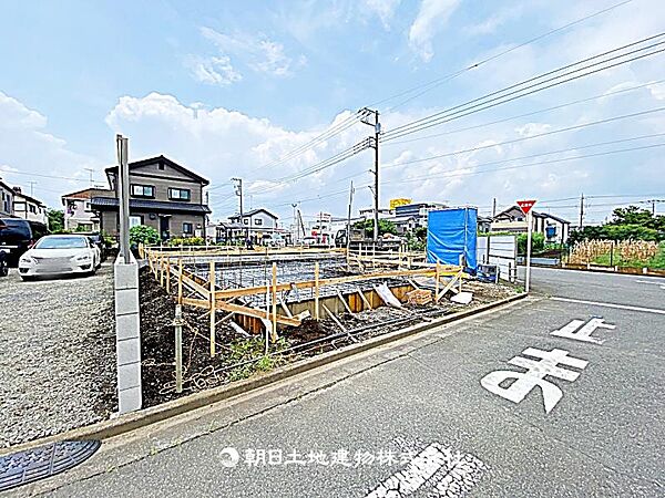 現在建築中の現場で工事進行中です。現地写真（2026年7月17日撮影）をご覧ください。