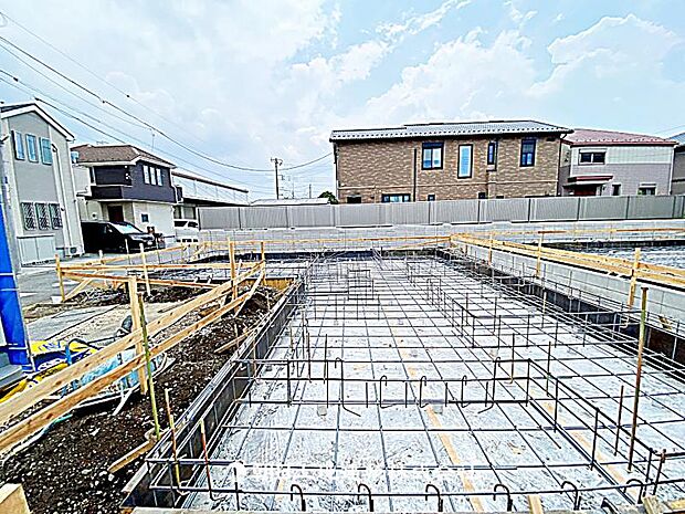 現在建築中の現場で工事進行中です。現地写真（2026年7月17日撮影）をご覧ください。