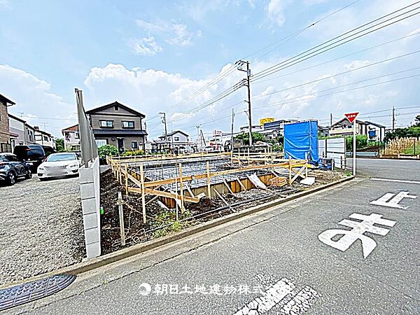 現在建築中の現場で工事進行中です。現地写真（2026年7月17日撮影）をご覧ください。