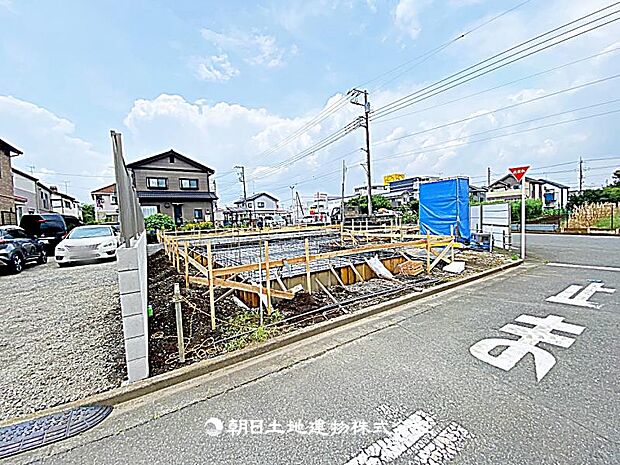 現在建築中の現場で工事進行中です。現地写真（2026年7月17日撮影）をご覧ください。