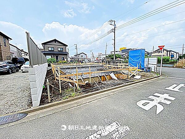 現在建築中の現場で工事進行中です。現地写真（2026年7月17日撮影）をご覧ください。