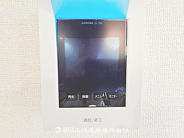 便利なTVモニター付きインターホンです。来客を画面で確認でき、安心して応対できる、防犯性の高い設備です。