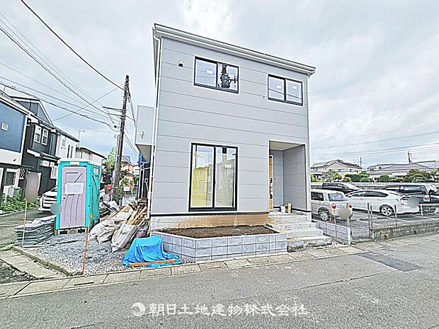 現在建築中の現場で工事進行中です。現地写真(2026年8月15日撮影)をご覧ください。