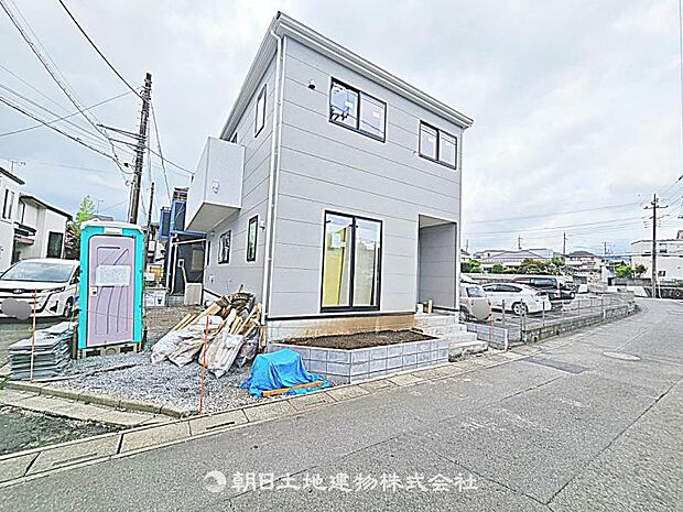 現在建築中の現場で工事進行中です。現地写真(2026年8月15日撮影)をご覧ください。