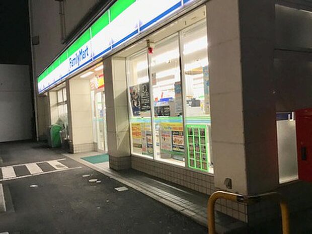 ファミリーマート入間グリーンヒル店まで徒歩10分761m!急な買い足しにもすぐ対応でき、忙しい日常をしっかりサポートしてくれます。