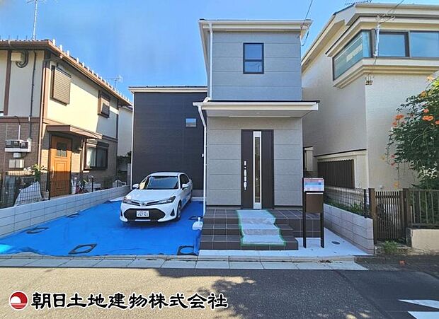 【外観】シンプルで洗練された外観が魅力です。街並みに馴染む上品なデザインで、流行に左右されにくく幅広い世代に好まれます。