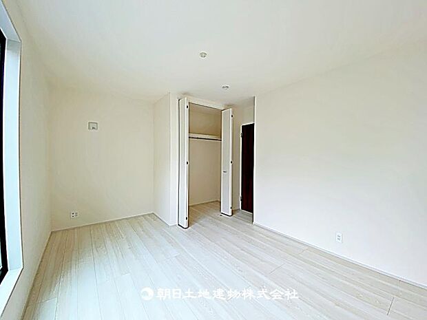 【居室】寝室に適した居室です。プライベート性が高く、落ち着いた時間を過ごせる空間となっています。
