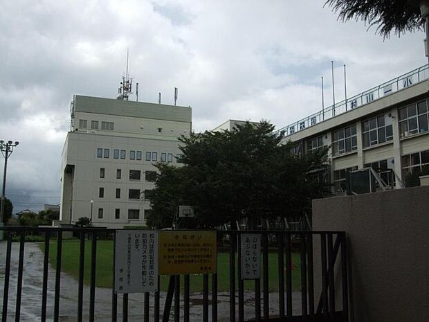 武蔵村山市立第一小学校まで徒歩12分925m!無理のない通学距離で、生活とのバランスが良好な立地です。