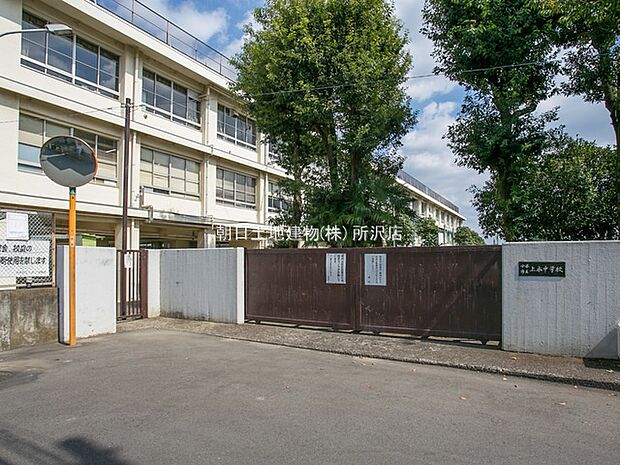 小平市立上水中学校まで徒歩8分 568m!近くて通いやすく、安心の通学路。周辺は落ち着いた住宅街です。