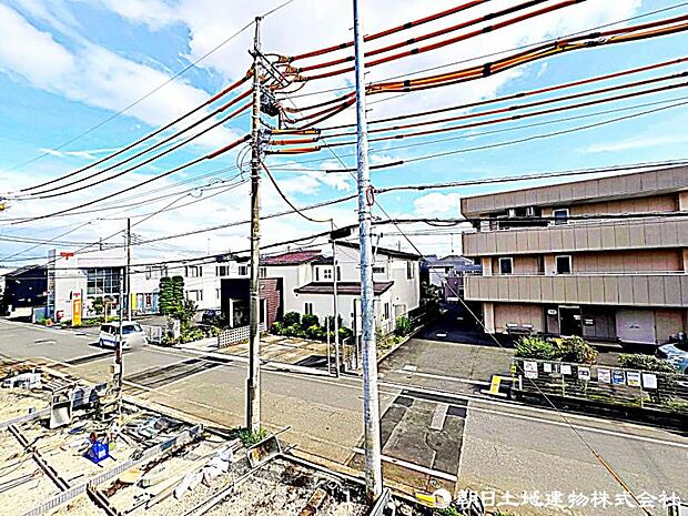 【眺望】リビングやバルコニーから望む開放感のある眺望です。景色を楽しみながら、明るく快適な生活空間を確保できます。
