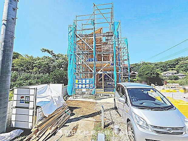 現在建築中の現場で工事進行中です。現地写真(2026年7月10日撮影)をご覧ください。