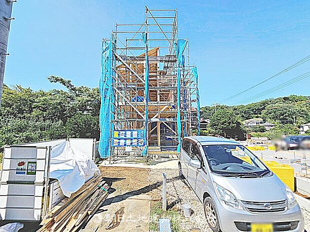 現在建築中の現場で工事進行中です。現地写真(2026年7月10日撮影)をご覧ください。