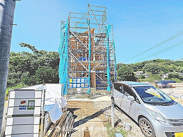 現在建築中の現場で工事進行中です。現地写真(2026年7月10日撮影)をご覧ください。