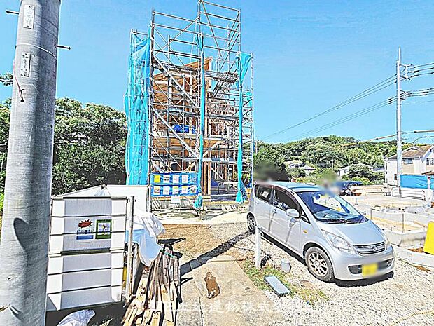 現在建築中の現場で工事進行中です。現地写真(2026年7月10日撮影)をご覧ください。