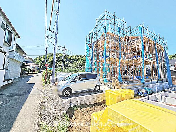 現在建築中の現場で工事進行中です。現地写真(2026年7月10日撮影)をご覧ください。