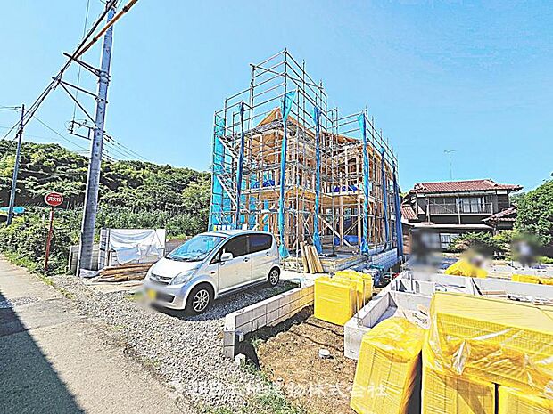現在建築中の現場で工事進行中です。現地写真(2026年7月10日撮影)をご覧ください。