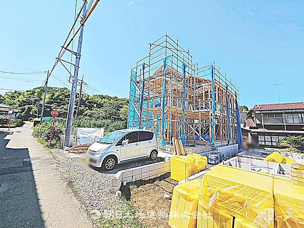 現在建築中の現場で工事進行中です。現地写真(2026年7月10日撮影)をご覧ください。