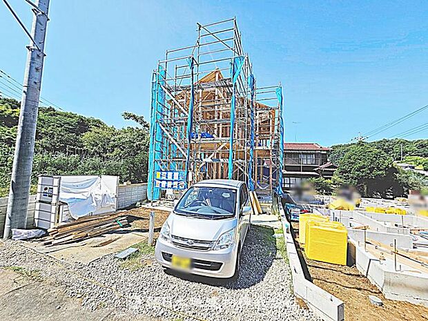 現在建築中の現場で工事進行中です。現地写真(2026年7月10日撮影)をご覧ください。