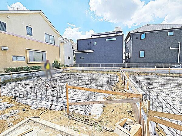 現在建築中の現場で工事進行中です。現地写真（2026年7月19日撮影）をご覧ください。