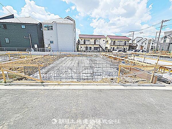 現在建築中の現場で工事進行中です。現地写真（2026年7月19日撮影）をご覧ください。