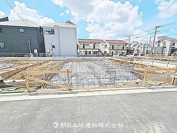 現在建築中の現場で工事進行中です。現地写真（2026年7月19日撮影）をご覧ください。
