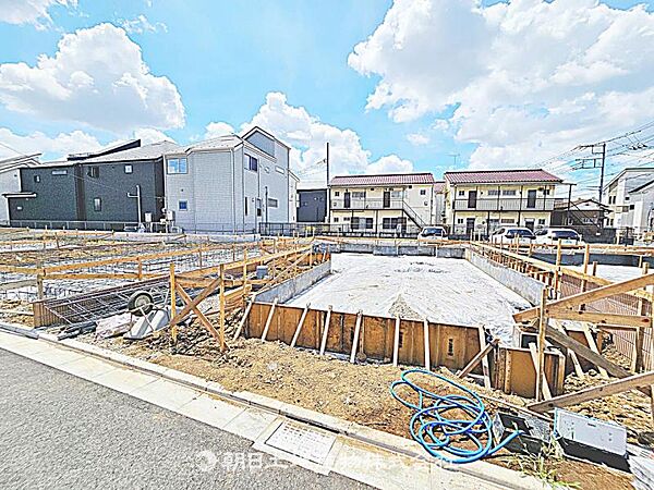 現在建築中の現場で工事進行中です。現地写真（2026年7月19日撮影）をご覧ください。