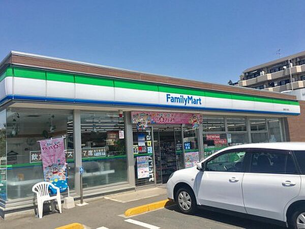 ファミリーマート田無芝久保店まで徒歩4分296ｍ！急な買い足しにもすぐ対応でき、忙しい日常をしっかりサポートしてくれます。