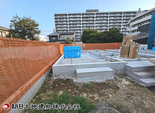 現在建築中の現場で工事進行中です。現地写真（2026年7月19日撮影）をご覧ください。