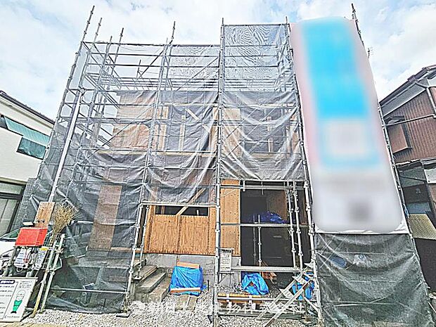 現在建築中の現場で工事進行中です。現地写真(2026年8月15日撮影)をご覧ください。