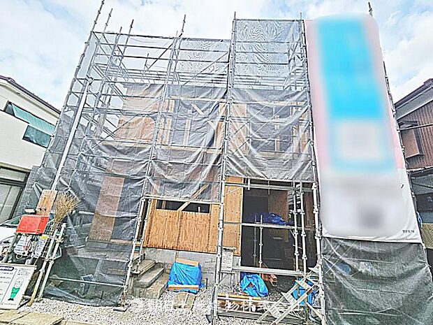 現在建築中の現場で工事進行中です。現地写真(2026年8月15日撮影)をご覧ください。