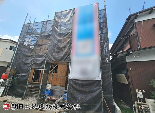 現在建築中の現場で工事進行中です。現地写真(2026年8月15日撮影)をご覧ください。