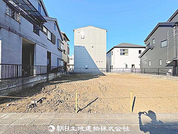 建築条件付きの更地です。条件内で理想の住まいをプラン可能。現地写真（2026年7月20日撮影）をご覧ください。