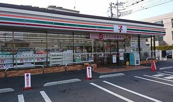 セブンイレブン 所沢東住吉中央店まで368m！日々のお買い物に便利で、生活利便性の高い住環境が整っています。