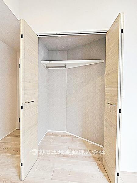 【収納】大容量の収納スペースです。季節物や家族の荷物もまとめて整理でき、生活空間を快適に保てます。