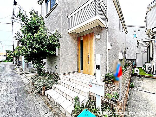 現在建築中の現場で工事進行中です。現地写真（2026年8月11日撮影）をご覧ください。