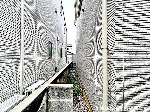 現在建築中の現場で工事進行中です。現地写真（2026年8月11日撮影）をご覧ください。