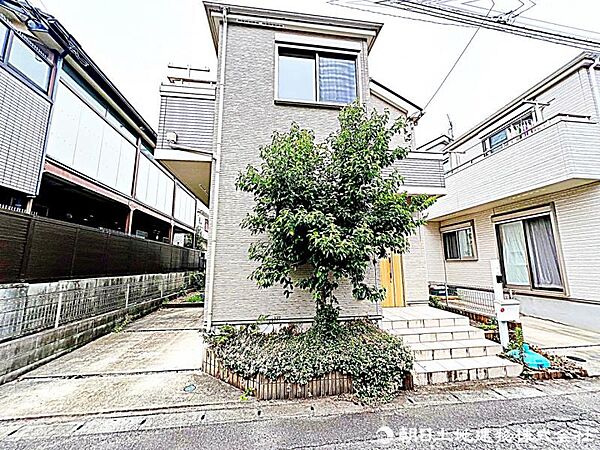 現在建築中の現場で工事進行中です。現地写真（2026年8月11日撮影）をご覧ください。