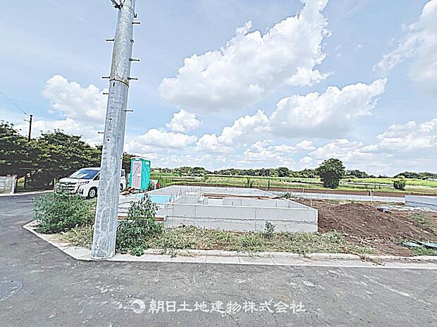 現在建築中の現場で工事進行中です。現地写真(2026年8月9日撮影)をご覧ください。