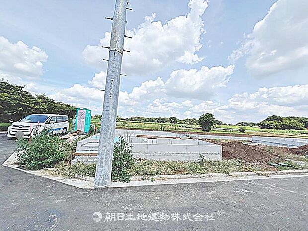 現在建築中の現場で工事進行中です。現地写真(2026年8月9日撮影)をご覧ください。