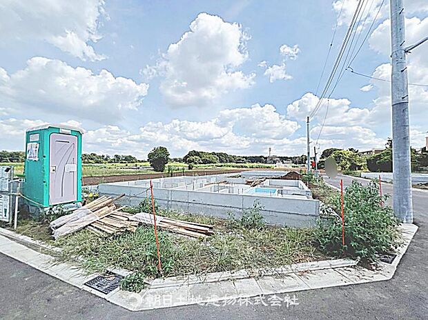 現在建築中の現場で工事進行中です。現地写真(2026年8月9日撮影)をご覧ください。