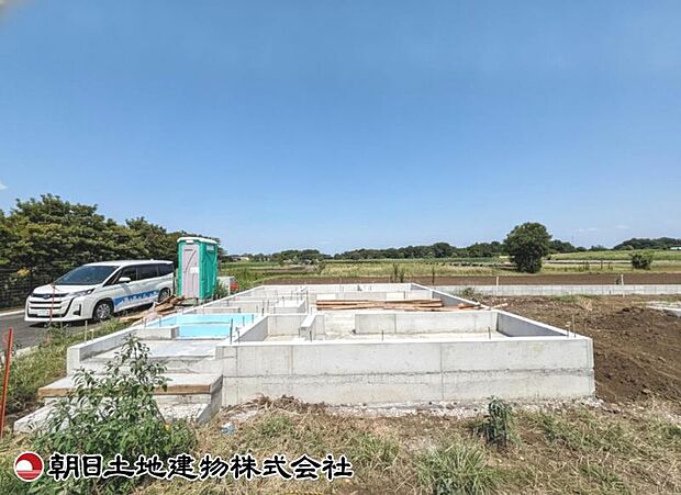現在建築中の現場で工事進行中です。現地写真(2026年8月9日撮影)をご覧ください。