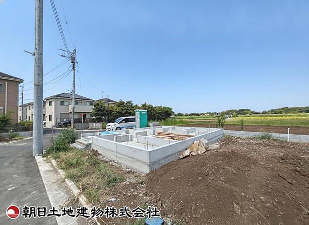 現在建築中の現場で工事進行中です。現地写真(2026年8月9日撮影)をご覧ください。