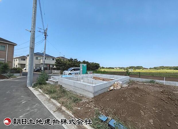 現在建築中の現場で工事進行中です。現地写真(2026年8月9日撮影)をご覧ください。